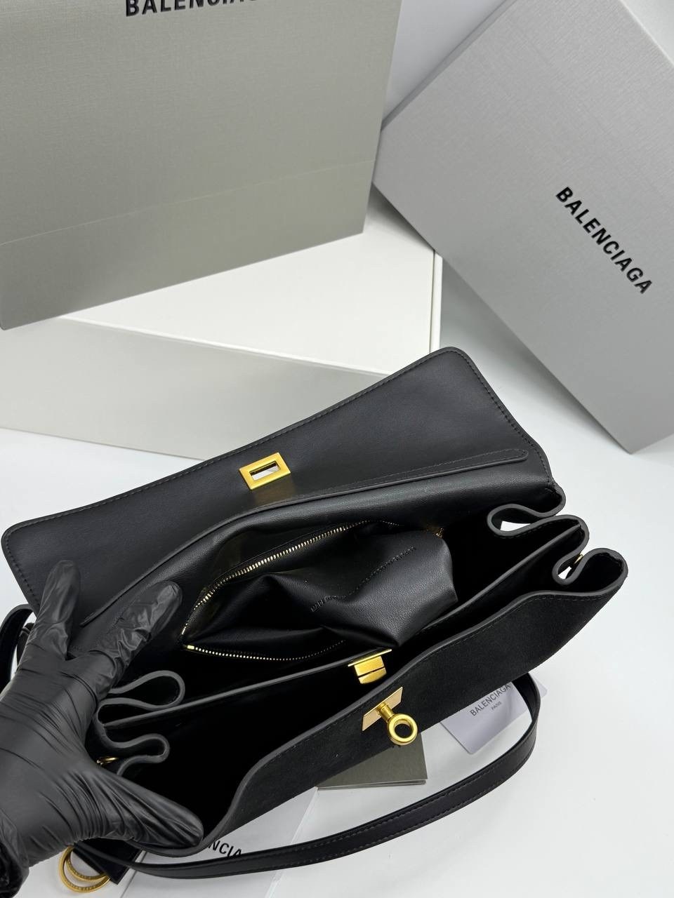 роскошная сумка из замши balenciaga rodeo,женская замшевая сумка balenciaga коричневая 35х23,сумка женская balenciaga натуральная замша,сумка замшевая balenciaga родео,замшевая сумка balenciaga rodeo