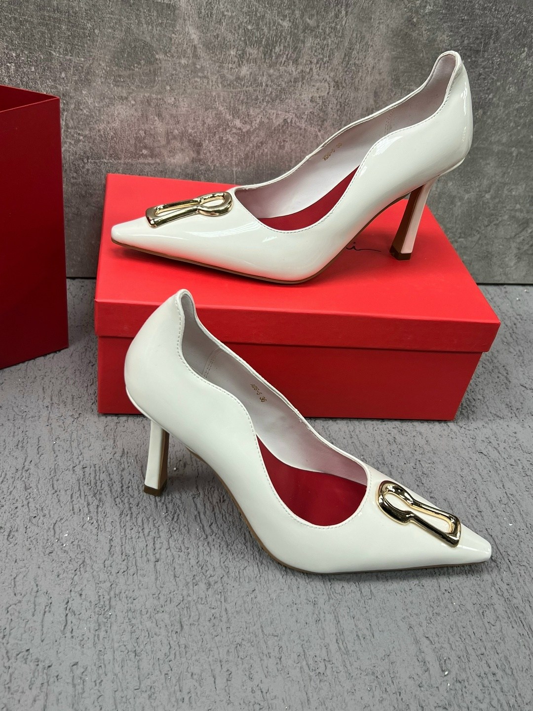 ,женские туфли лодочки,туфли valentino,женские туфли,туфли лакированные