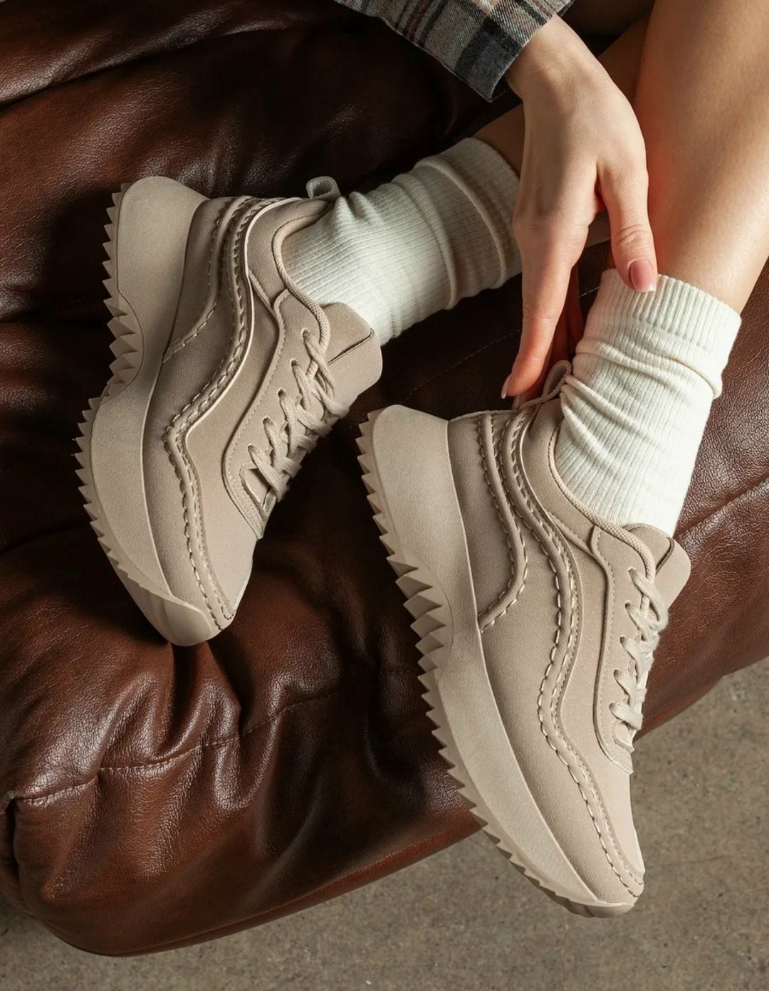 ,кроссовки женскиe,кроссовки бежевые,кроссовки для женщин,спортивная