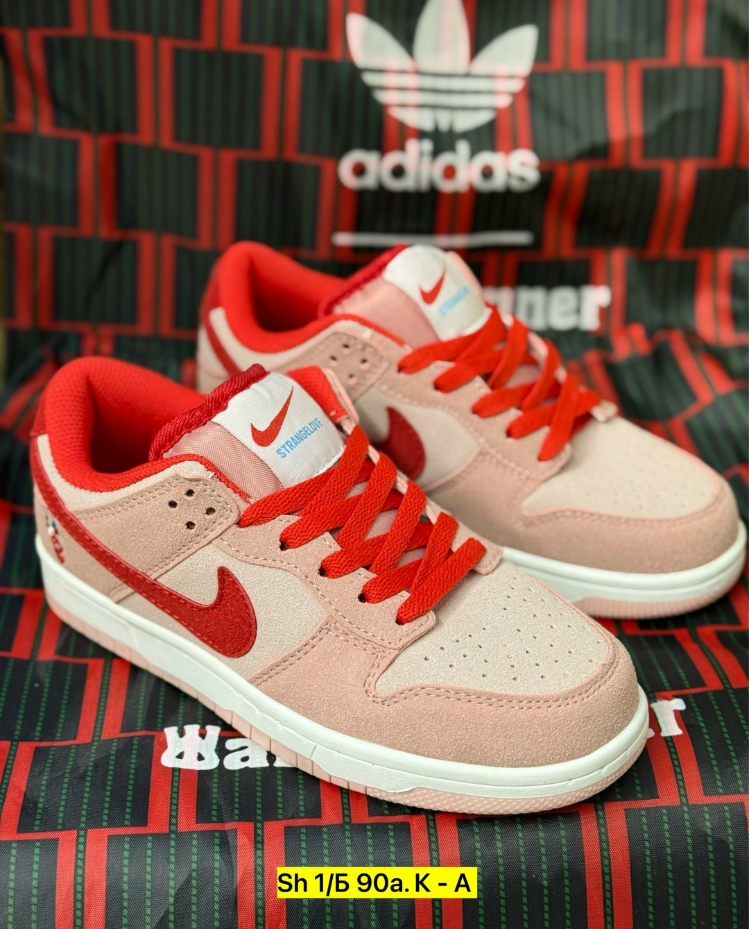 кроссовки nike sb dunk low strangelove,nike sb dunk low strangelove,кроссовки nike sb dunk low x strangelove,strangelove x nike sb dunk low,кроссовки nike sb dunk low