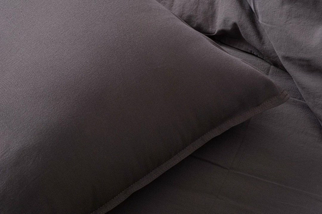 интерьер спальной,спальни дизайн,спальня декор,спальне,белье постельное