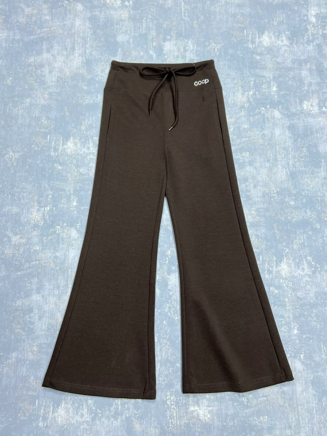 повседневные брюки,спортивные брюки,серые спортивные штаны клеш,расклешенные спортивные брюки,широкие брюки