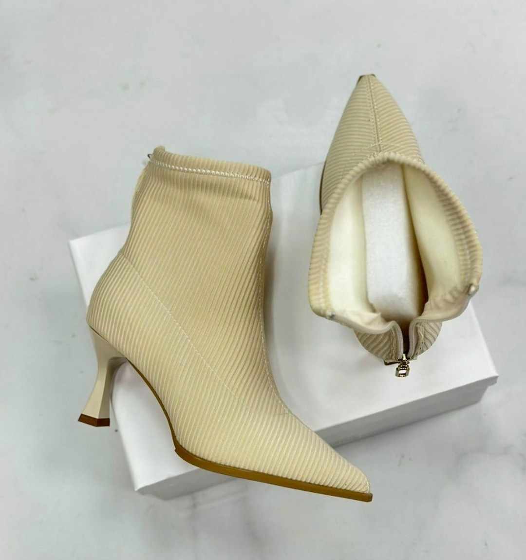 женские ботильоны,,стильные ботильоны,ботильоны модные,бежевые лаковые ботильоны