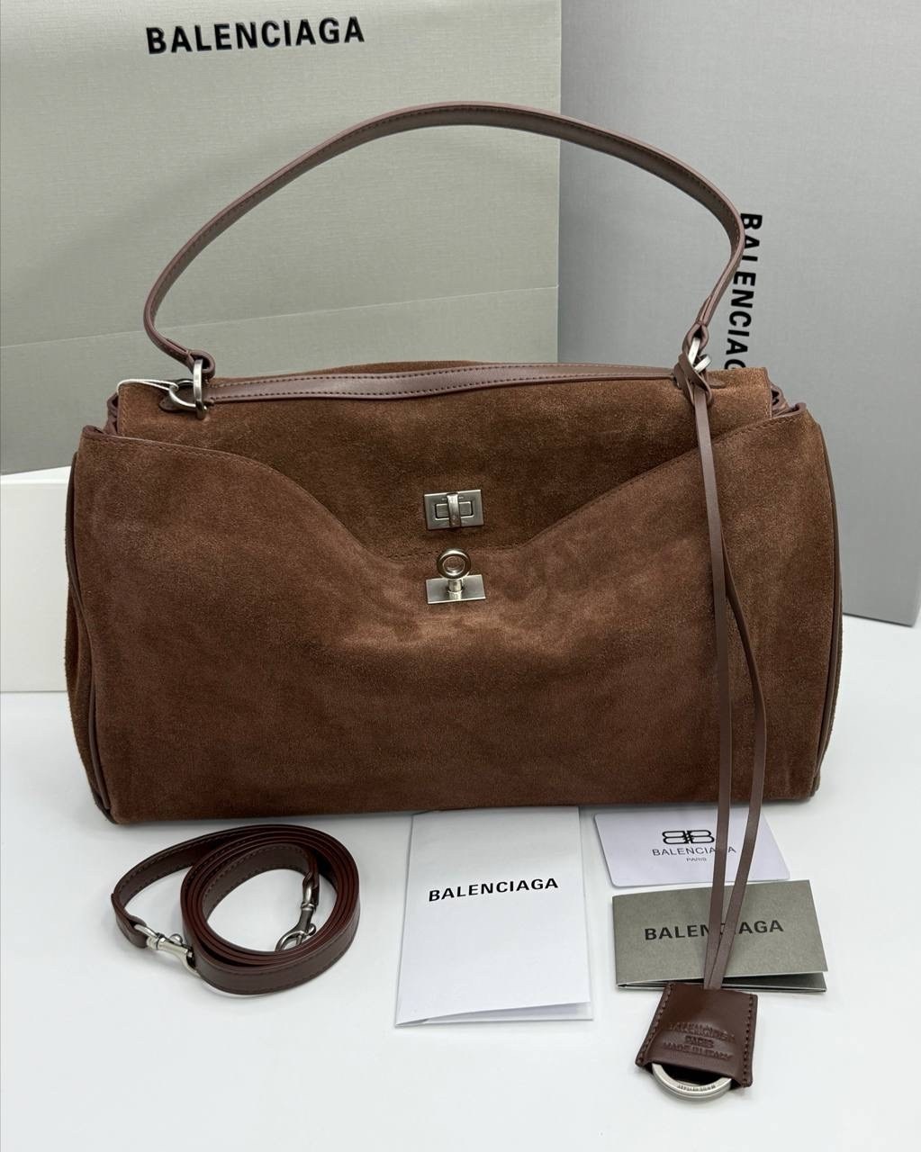 роскошная сумка из замши balenciaga rodeo,balenciaga хаки замшевая сумка тоут rodeo для женщин,женская замшевая сумка balenciaga коричневая 35х23,женская сумка balenciaga,balenciaga хаки замшевая сумк
