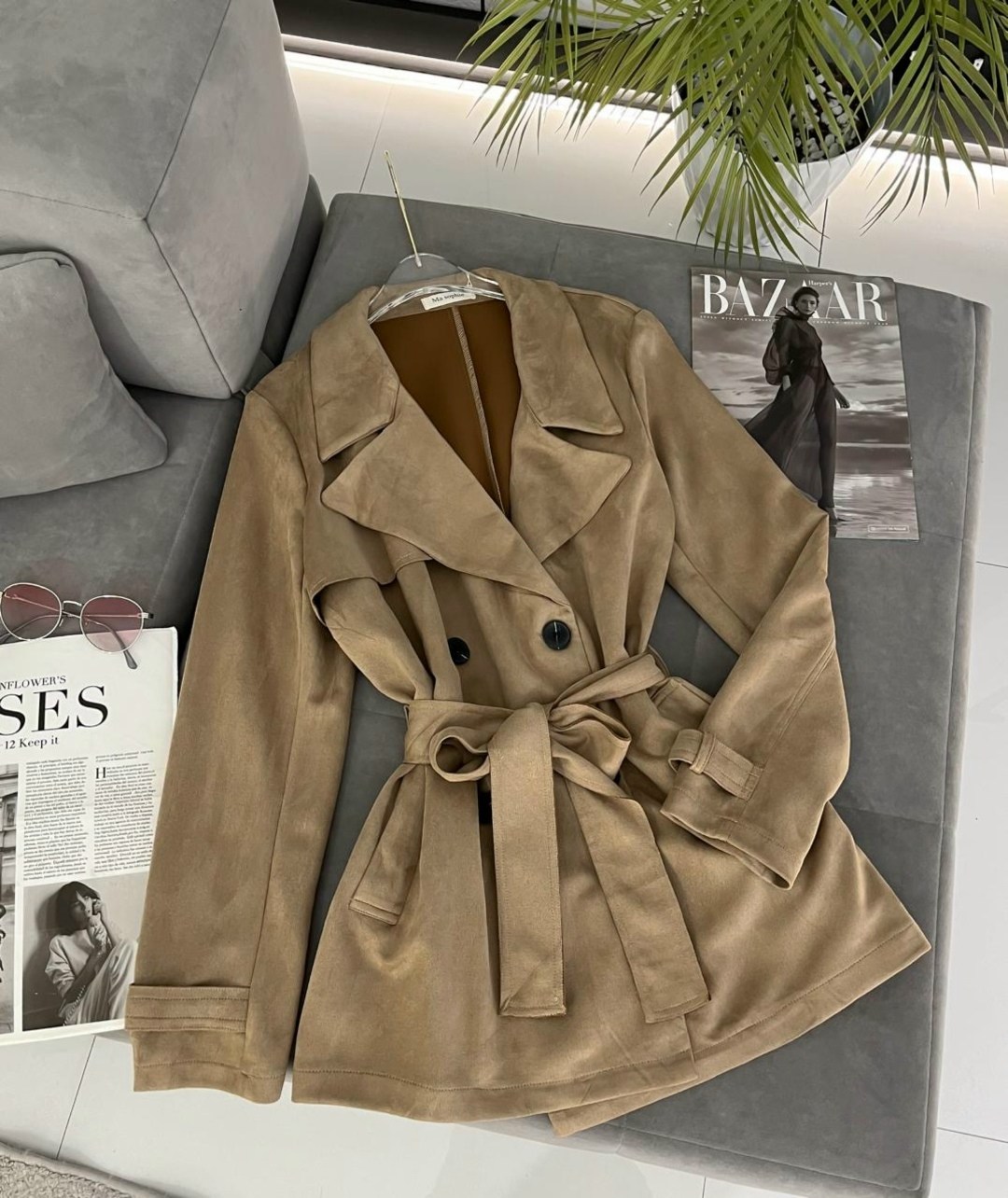 замшевый тренч,замшевая куртка,замшевый кожаный тренч манго,классическая коричневая замшевая женская куртка с поясом,тренч пальто