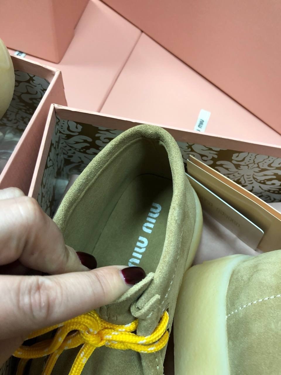 женские ботинки miu miu,женские зимние замшевые ботинки miu miu с мехом бежевые,,ботинки замшевые miu miu,ботинки miu miu