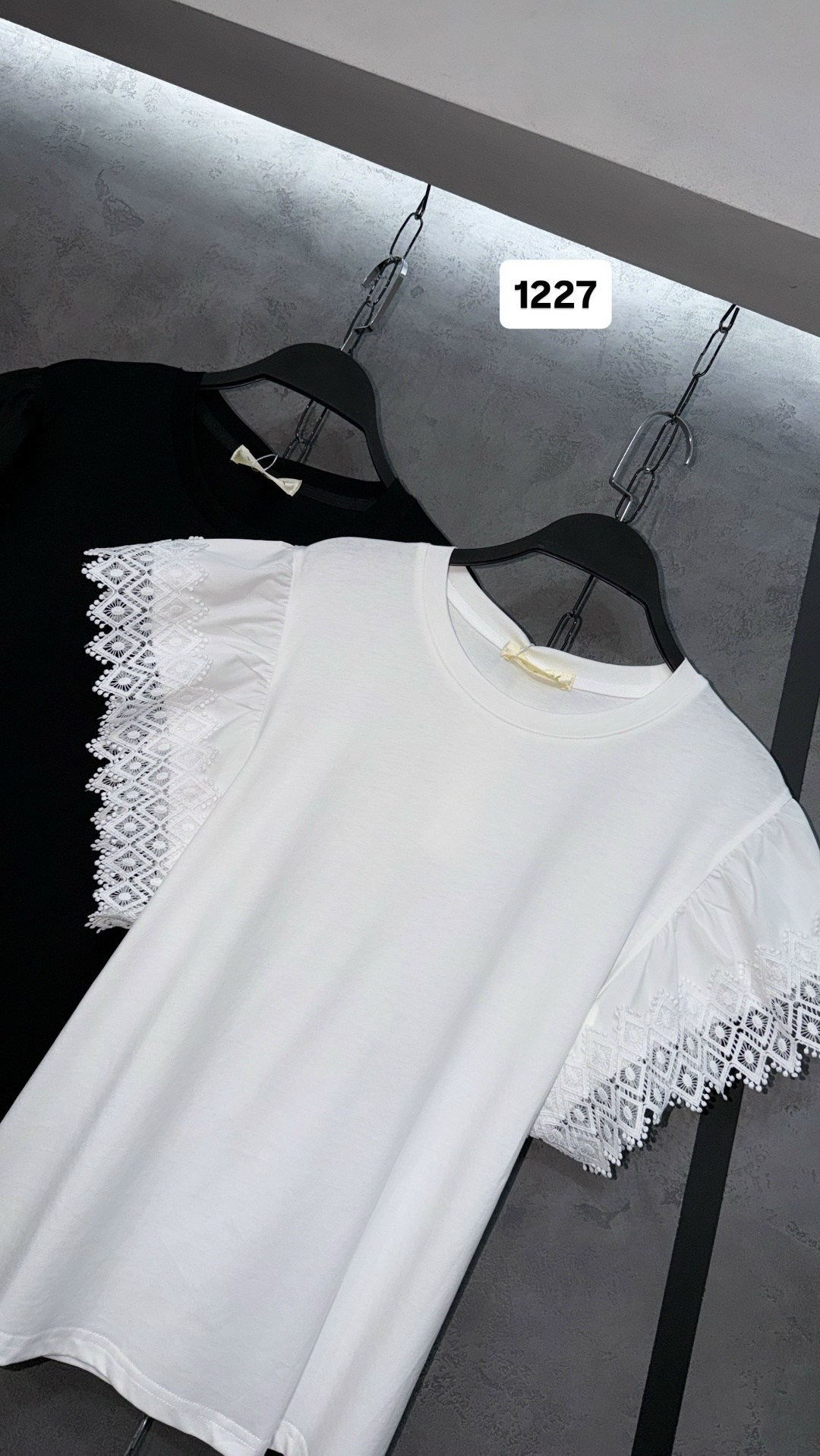 футболка с кружевами,футболка с кружевом,футболка кружевная,украшение футболки кружевом,футболка с кружевными вставками