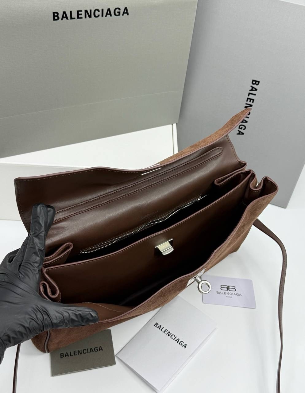 роскошная сумка из замши balenciaga rodeo,balenciaga хаки замшевая сумка тоут rodeo для женщин,женская замшевая сумка balenciaga коричневая 35х23,женская сумка balenciaga,balenciaga хаки замшевая сумк