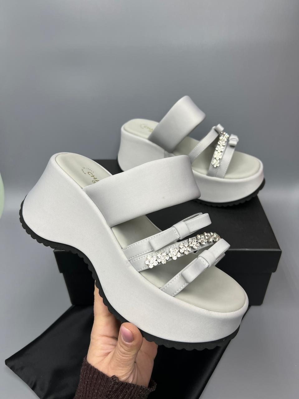 шлёпанцы женские,,модные шлепанцы,шлепанцы женские на платформе,белые шлепанцы