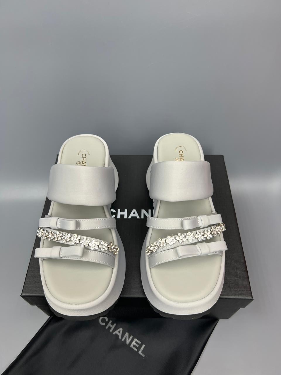 шлёпанцы женские,,модные шлепанцы,шлепанцы женские на платформе,белые шлепанцы