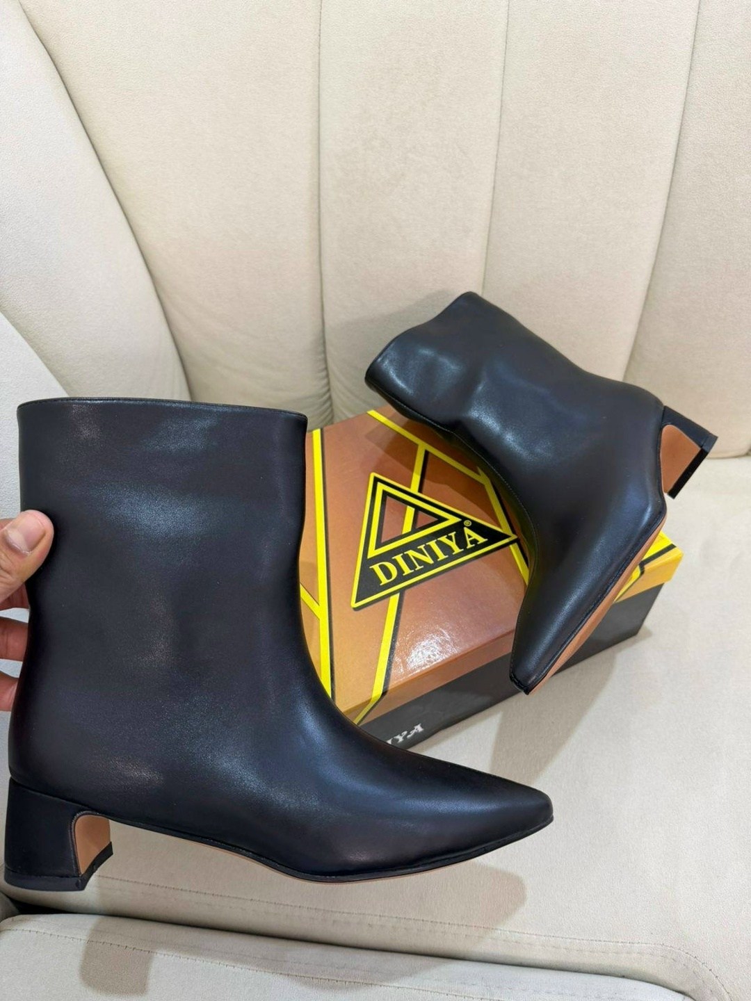 ботильоны замшевые,женские ботильоны,,ботильоны модные,женские ботильоны с острым носком