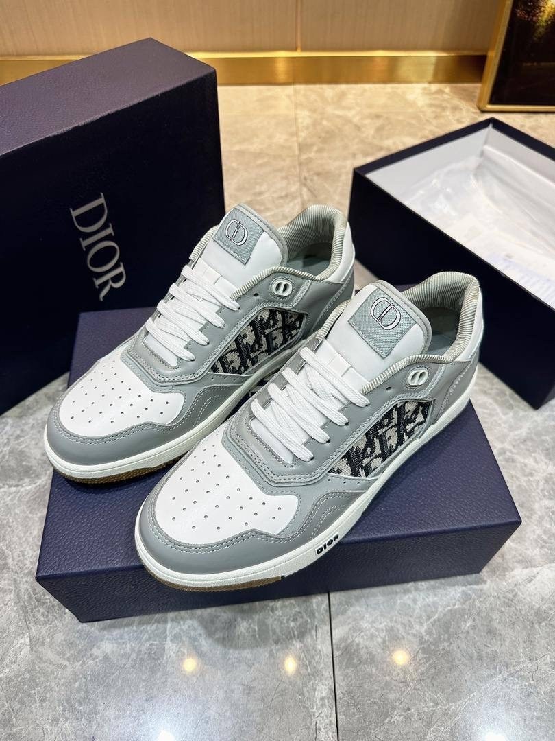 мужские кожаные кроссовки christian dior серые с белым с надписями сбоку,кроссовки мужские"dior",кроссовки dior,кроссовки christian dior,мужские серые кроссовки christian dior b27