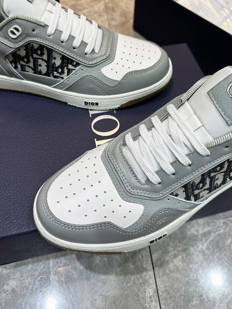 мужские кожаные кроссовки christian dior серые с белым с надписями сбоку,кроссовки мужские"dior",кроссовки dior,кроссовки christian dior,мужские серые кроссовки christian dior b27