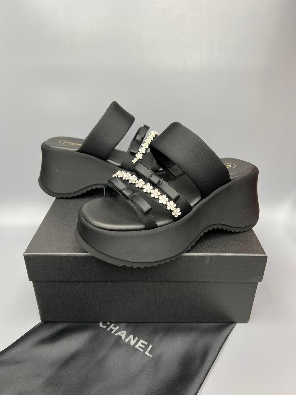 босоножки chanel,босоножки шанель,женские шлепанцы,модные шлепанцы,сандалии chanel