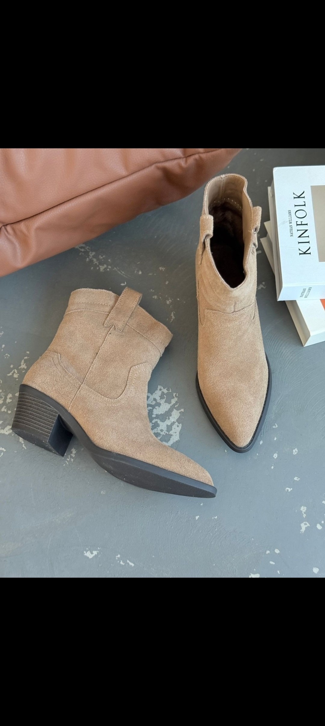 зимние классические женские ботинки челси из коровьей замши с острым носком на танкетке,казаки бежевые замшевые эконика,,замшевые ботинки,ботильоны замшевые