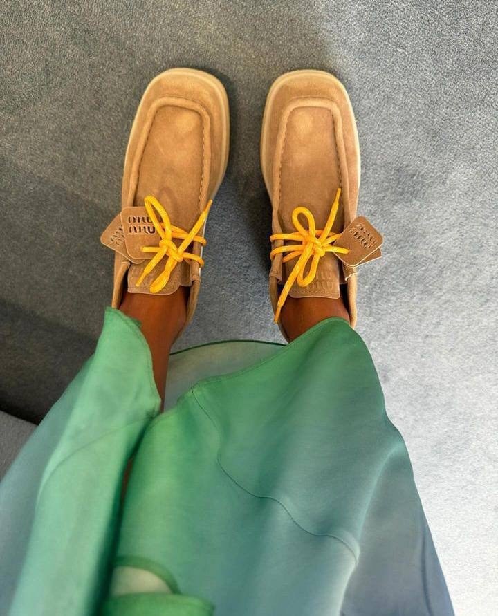 женские ботинки miu miu,женские зимние замшевые ботинки miu miu с мехом бежевые,,ботинки замшевые miu miu,ботинки miu miu