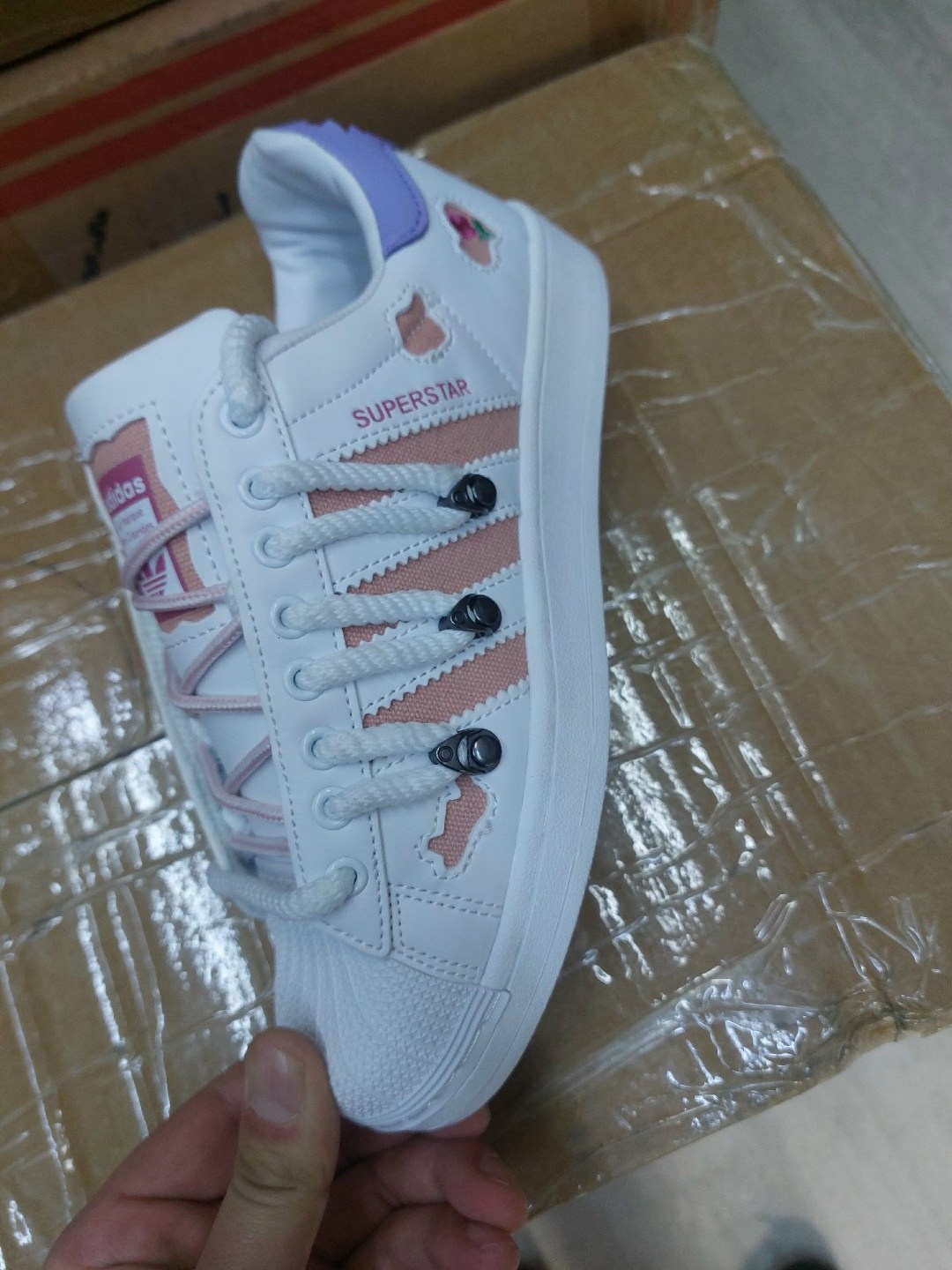 адидас суперстар женские золотые кроссовки,,адидас супер стар,adidas кроссовки женские 2026,adidas женские кроссовки superstar