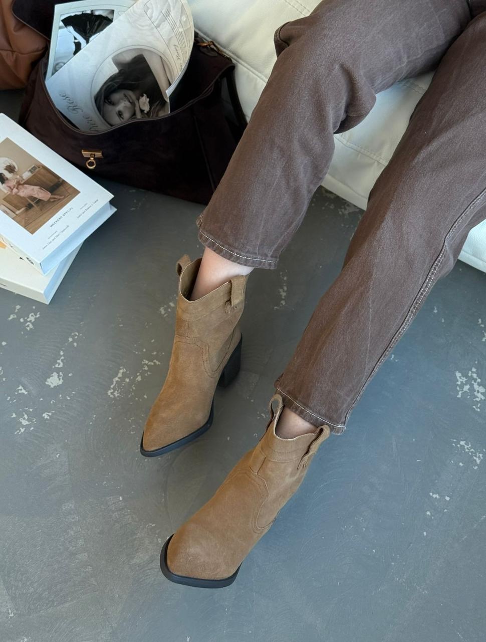 зимние классические женские ботинки челси из коровьей замши с острым носком на танкетке,,сапоги марк якобс казаки женские бежевые замшевые,казаки бежевые замшевые эконика,ботинки казаки tucino 33