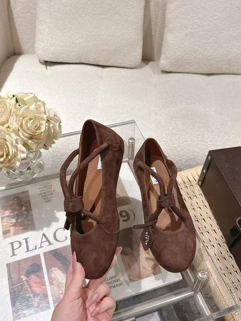 ,женские замшевые балетки с квадратным носом the row коричневые,женские балетки,замшевые балетки,балетки миу миу