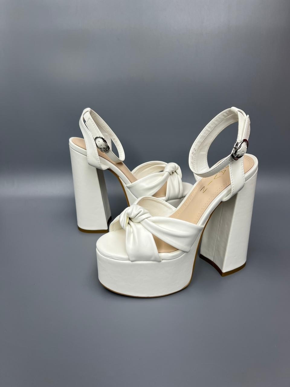 босоножки эконика белые,босоножки женские,босоножки на платформе,модные босоножки,босоножки с ремешками