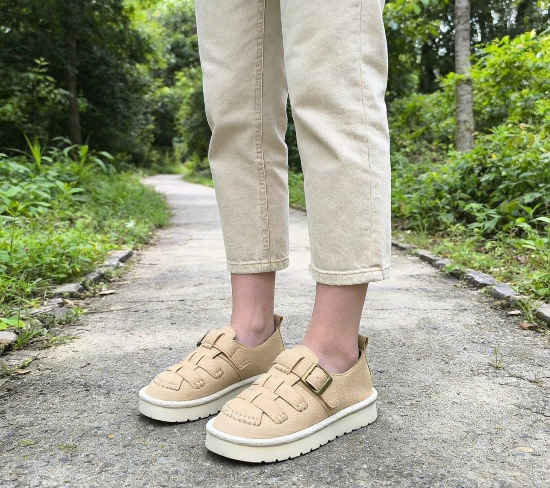 модная ,женская ,сандалии на плоской подошве,женские сандалии,белые кроссовки