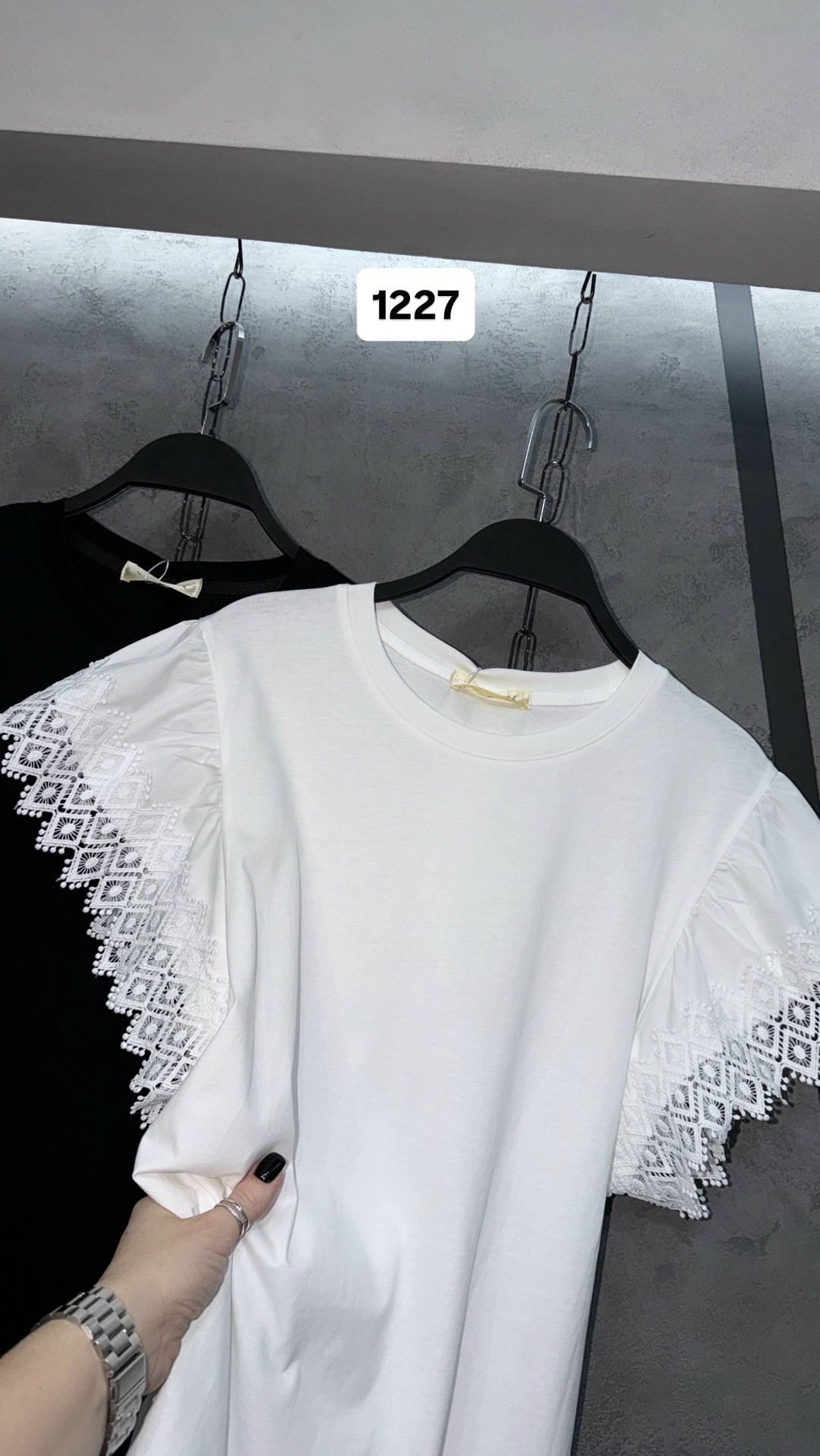 футболка с кружевами,футболка с кружевом,футболка кружевная,украшение футболки кружевом,футболка с кружевными вставками