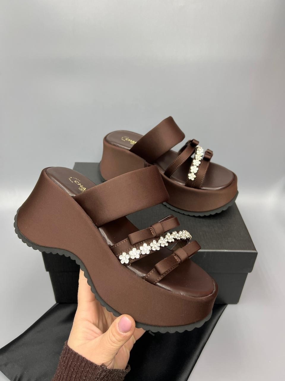 шлепанцы женские,,шлепанцы женские на платформе,модные шлепанцы,женские босоножки