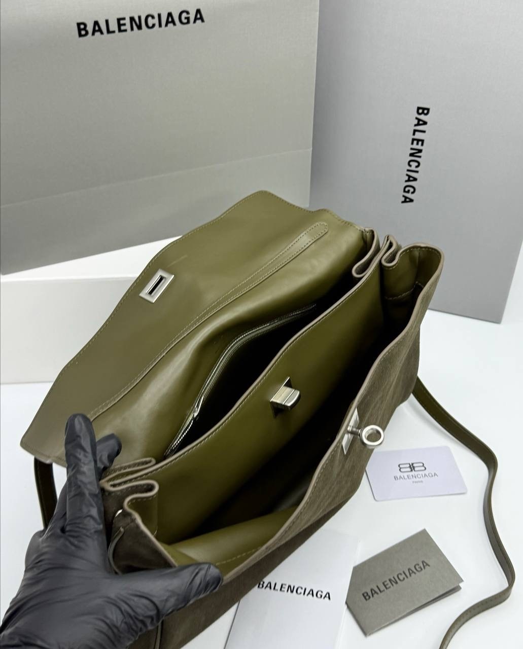 роскошная сумка из замши balenciaga rodeo,balenciaga хаки замшевая сумка тоут rodeo для женщин,женская замшевая сумка balenciaga коричневая 35х23,женская сумка balenciaga,balenciaga хаки замшевая сумк