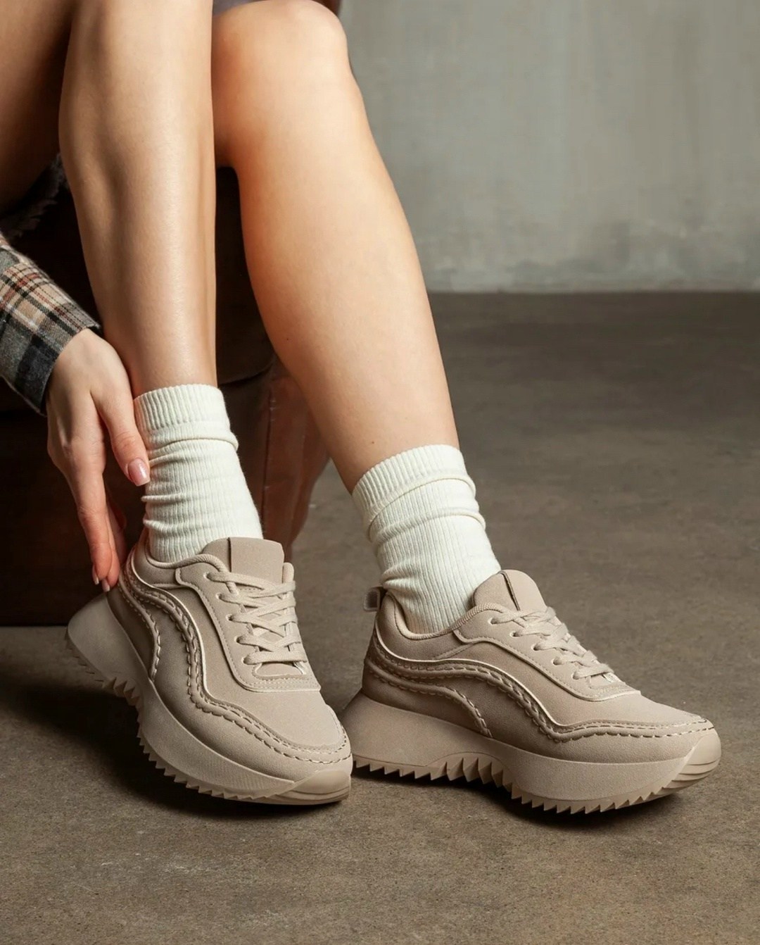 ,кроссовки женскиe,кроссовки бежевые,кроссовки для женщин,спортивная