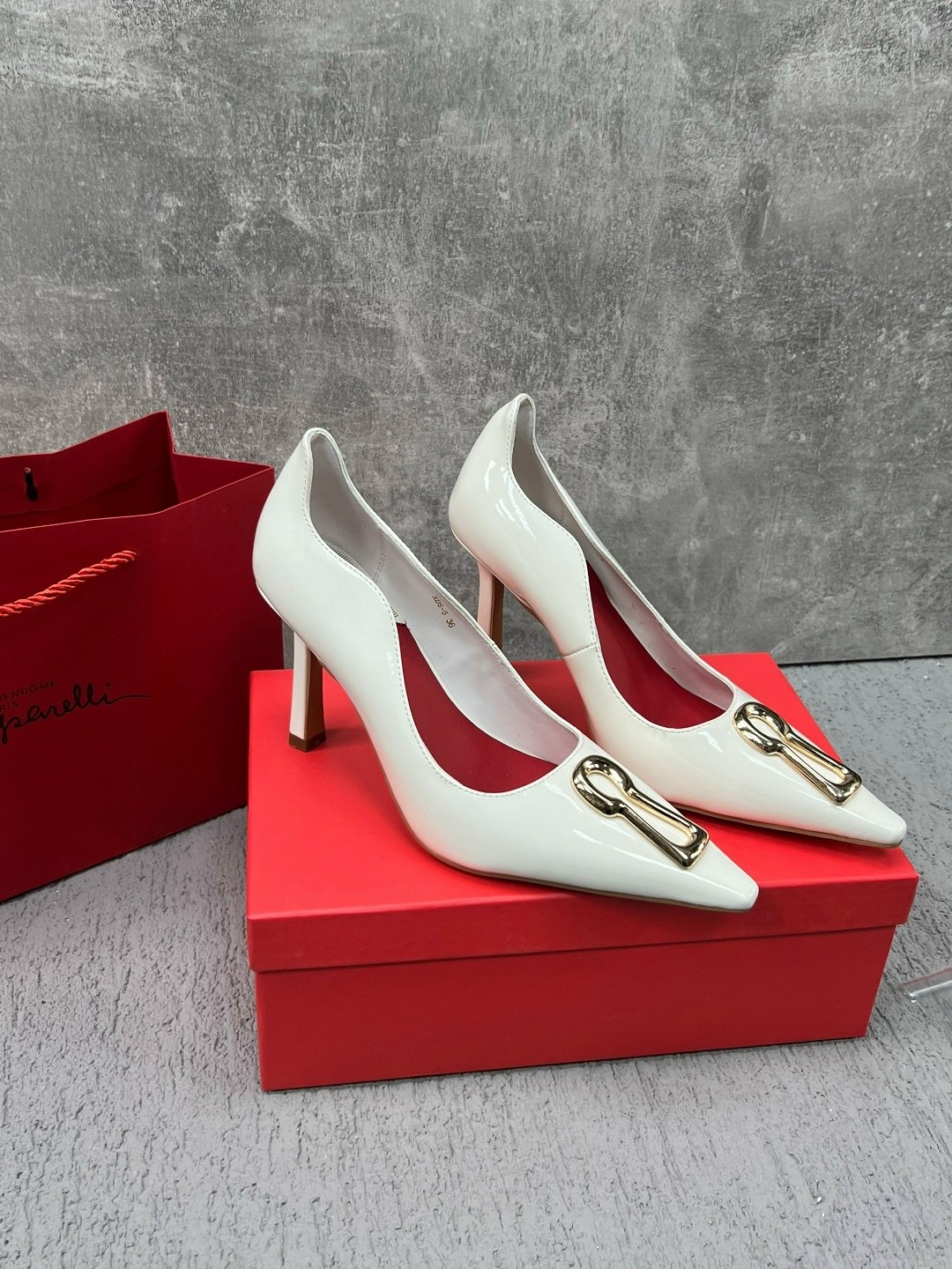 ,женские туфли лодочки,туфли valentino,женские туфли,туфли лакированные