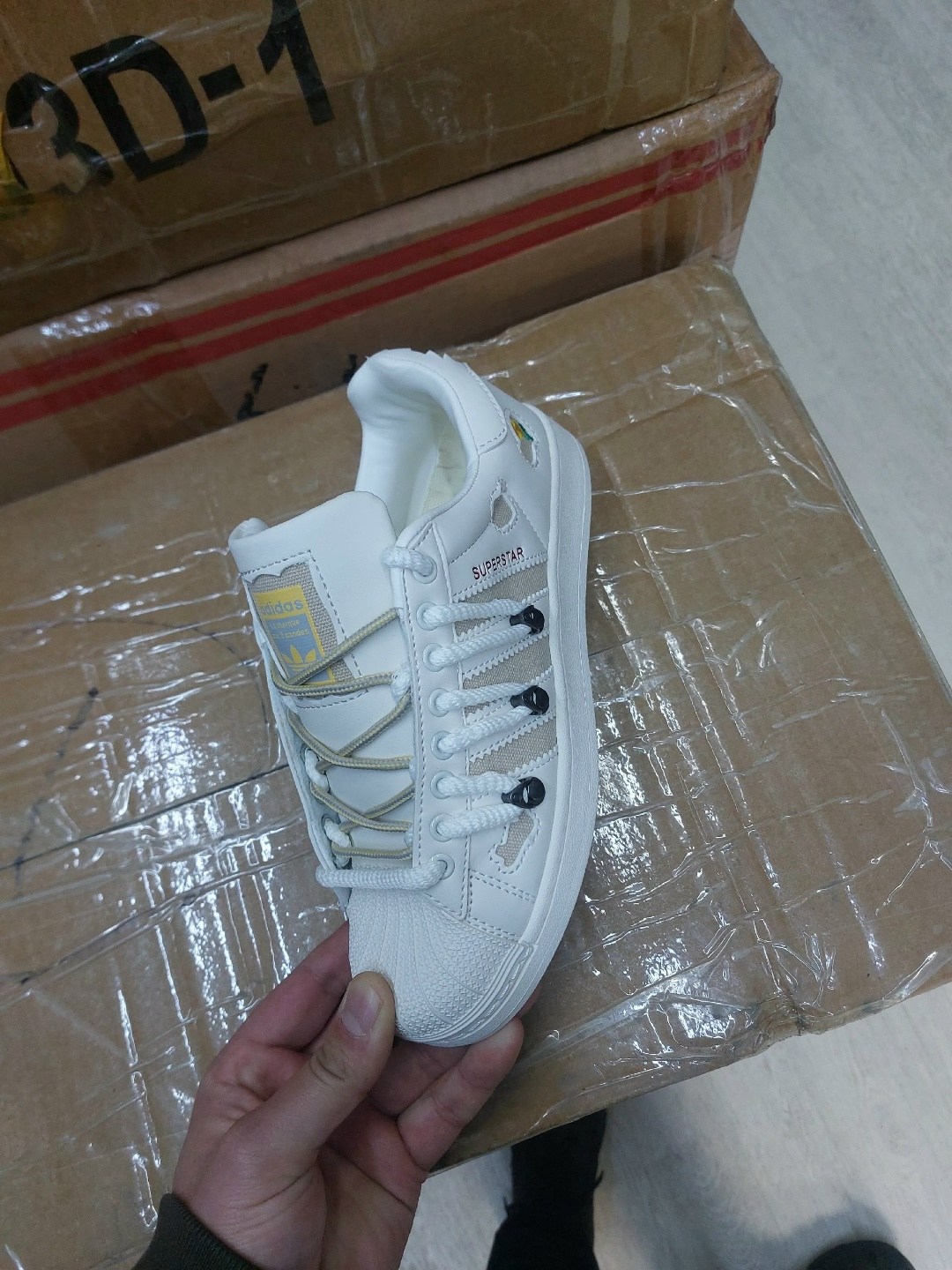 адидас суперстар женские золотые кроссовки,,адидас супер стар,adidas кроссовки женские 2026,adidas женские кроссовки superstar