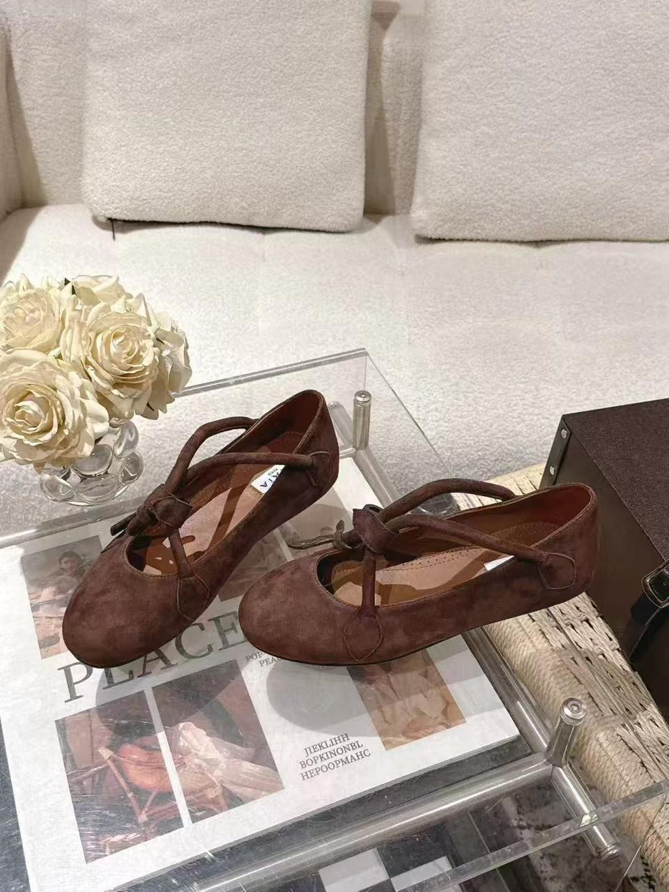 ,женские замшевые балетки с квадратным носом the row коричневые,женские балетки,замшевые балетки,балетки миу миу