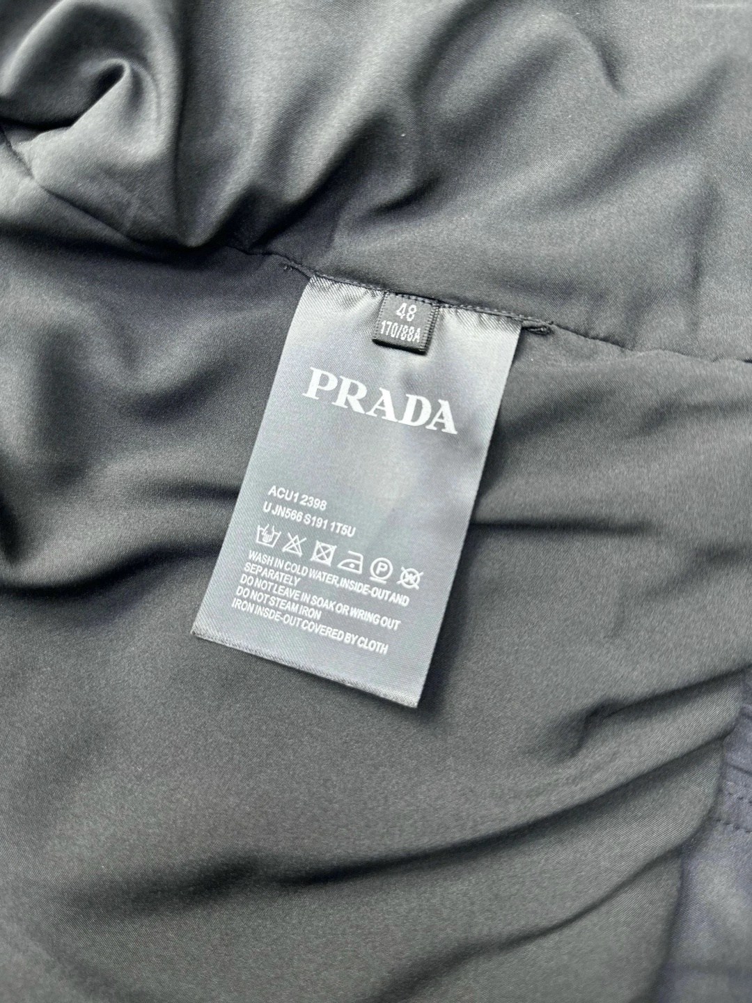жилетка прада,стильная жилетка,жилет prada,жилетка,жилетка безрукавка