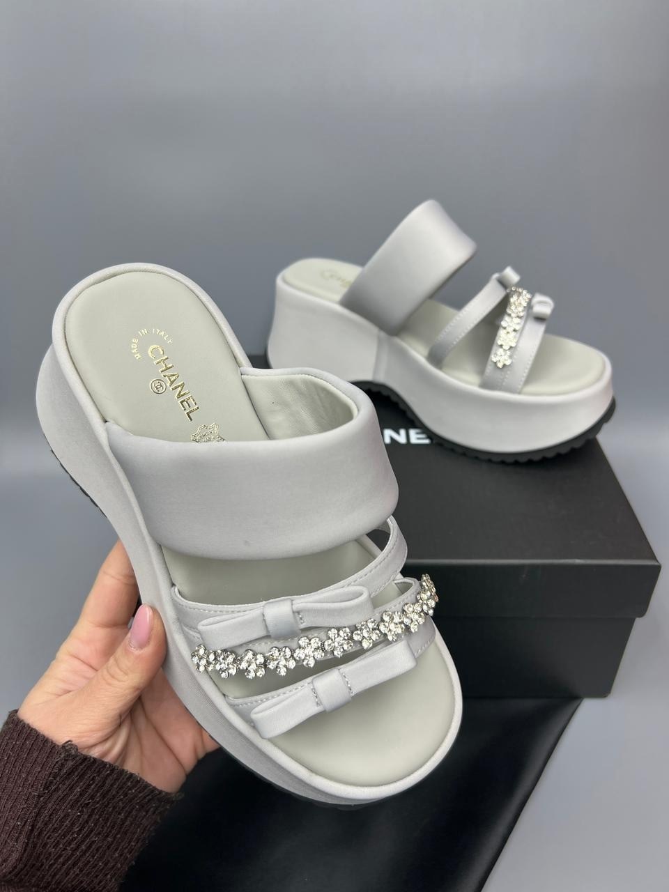 шлёпанцы женские,,модные шлепанцы,шлепанцы женские на платформе,белые шлепанцы