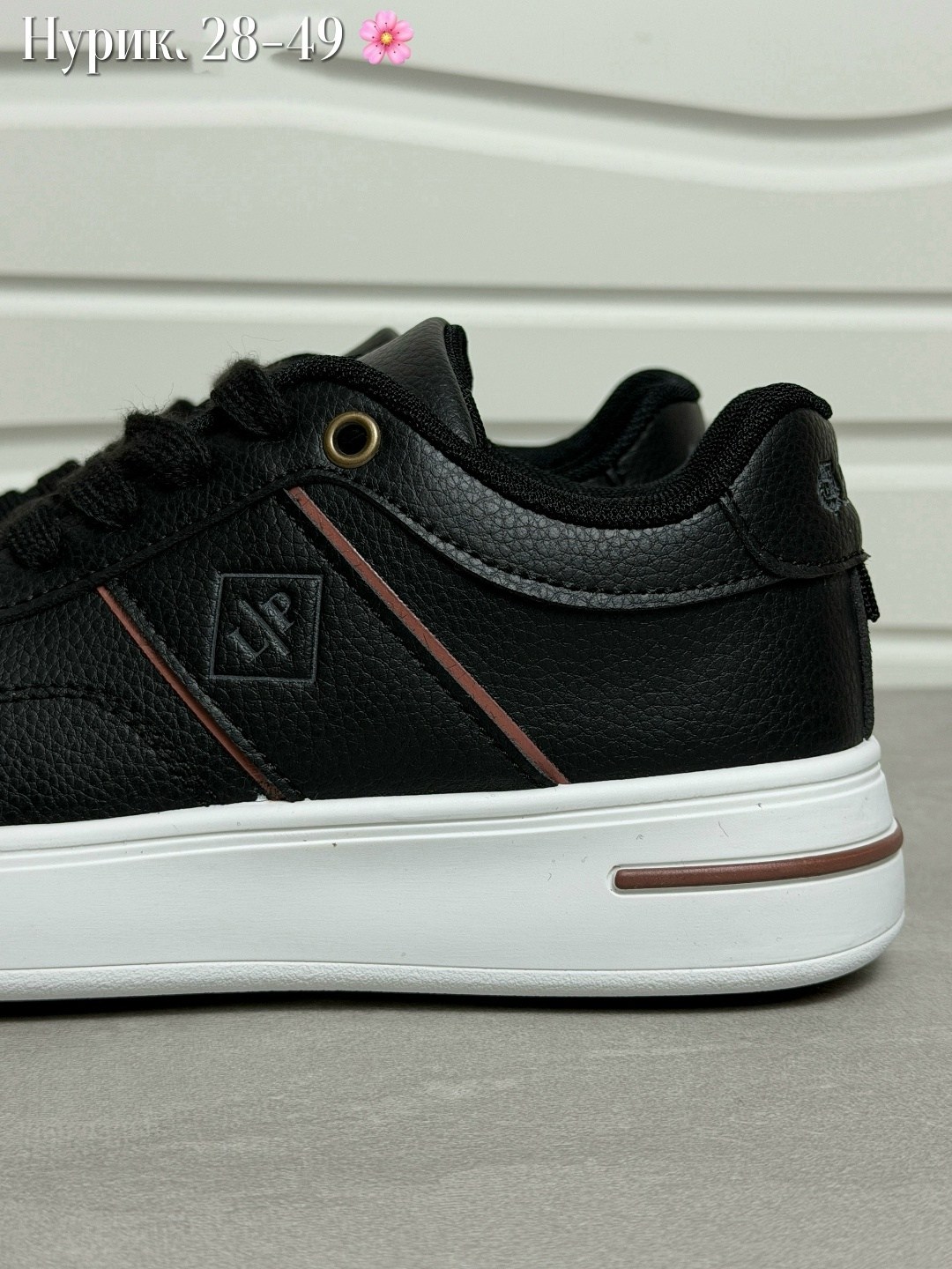 ,черные кроссовки,повседневные кроссовки,женские кроссовки,женские повседневные кроссовки