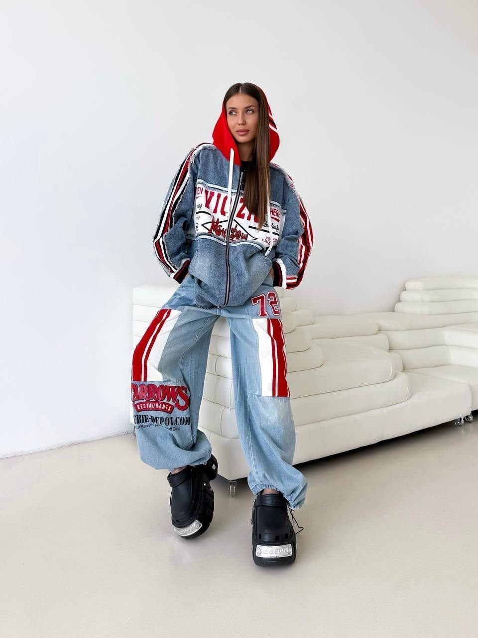 джинсы комбинированные,джинсы с лампасами,джинсы стильные,комбинированная джинсовка,женский костюм