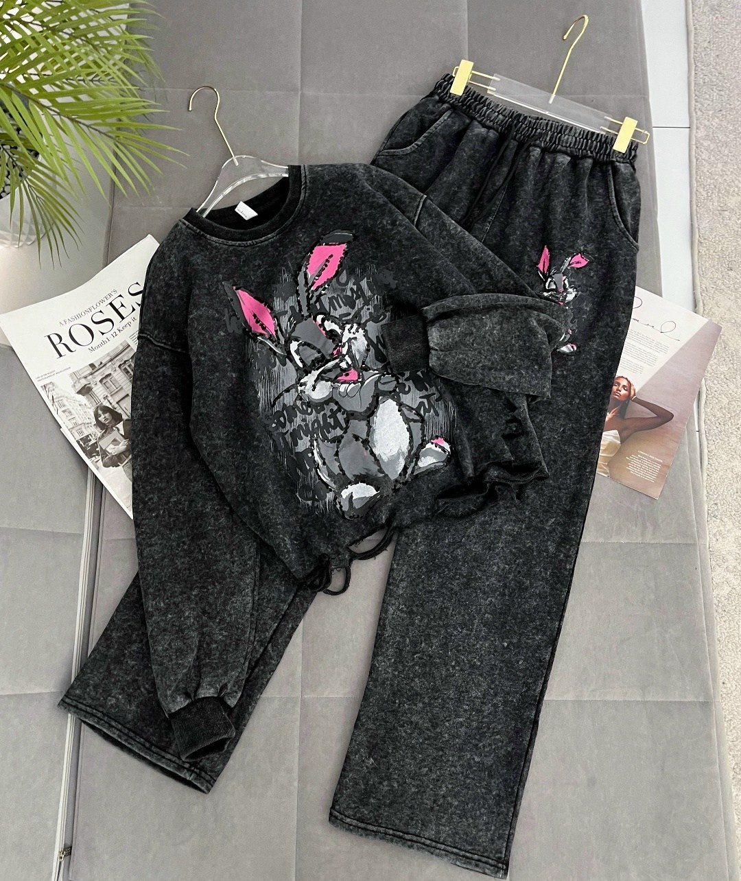 костюм стильный,свитшот дисней,костюм с принтом,костюм спортивный,женский костюм