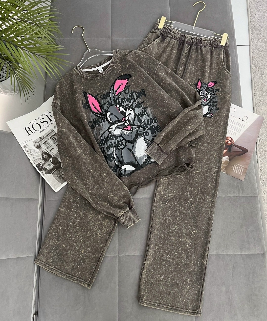 костюм стильный,свитшот дисней,костюм с принтом,костюм спортивный,женский костюм