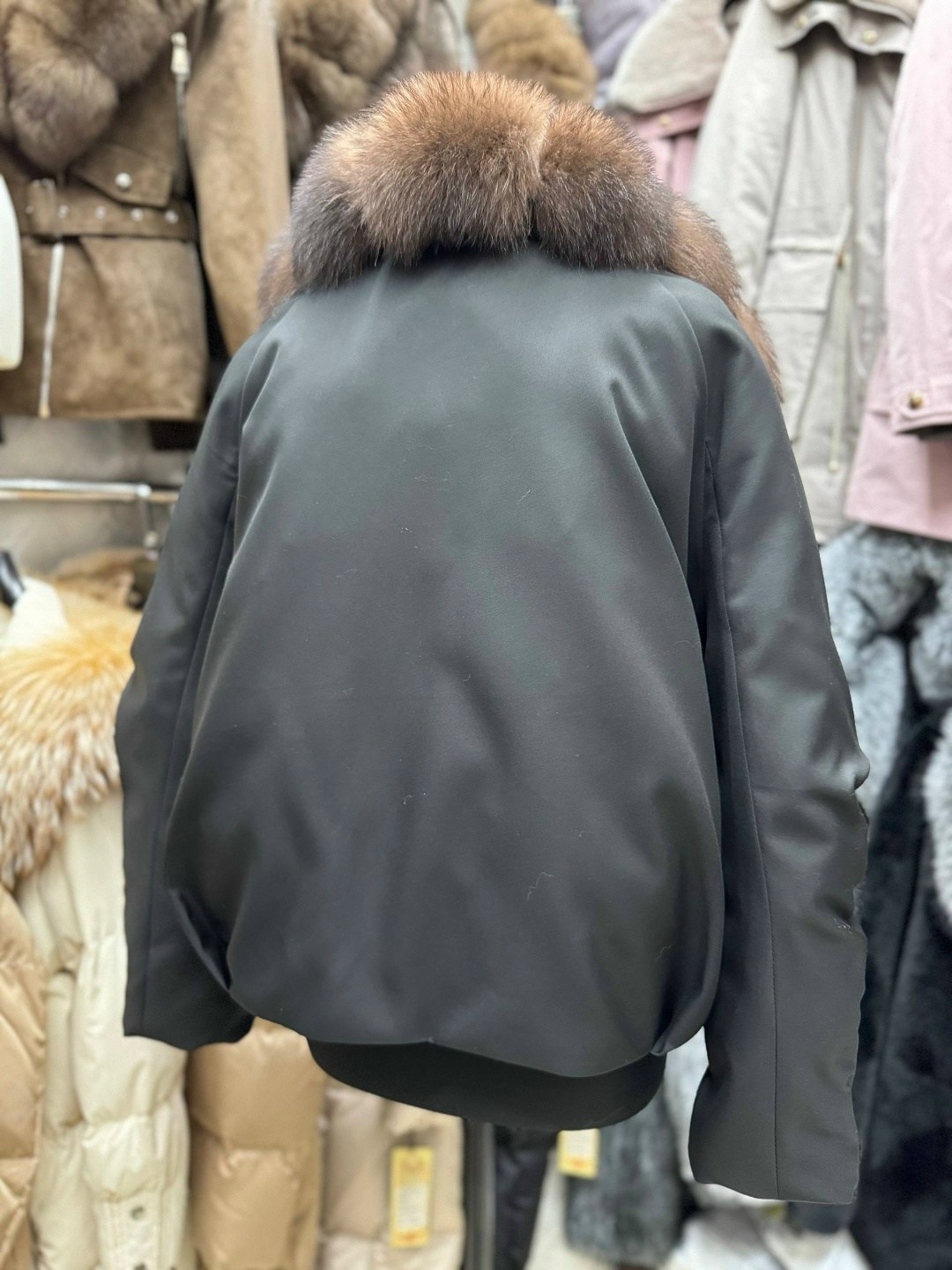 пуховик женский с натуральным мехом,куртка с мехом,куртка с натуральным мехом,пуховик с натуральным песцом,куртка кожаная с мехом