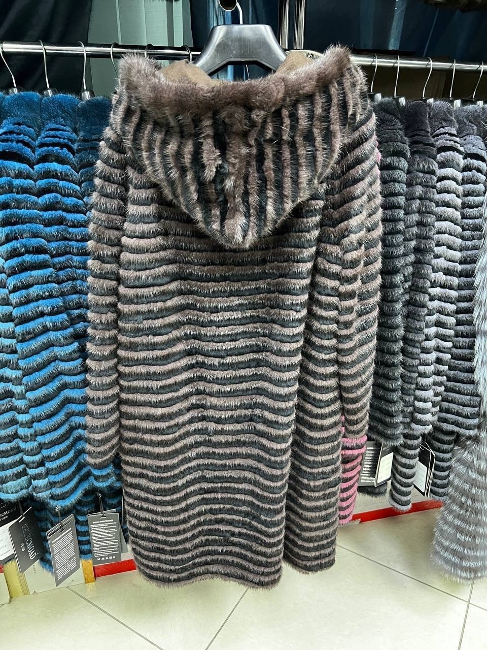 меховое пальто из норки на трикотажной основе,меховое пальто,меховое пальто с капюшоном,меховое пальто на трикотаже,норковое пальто