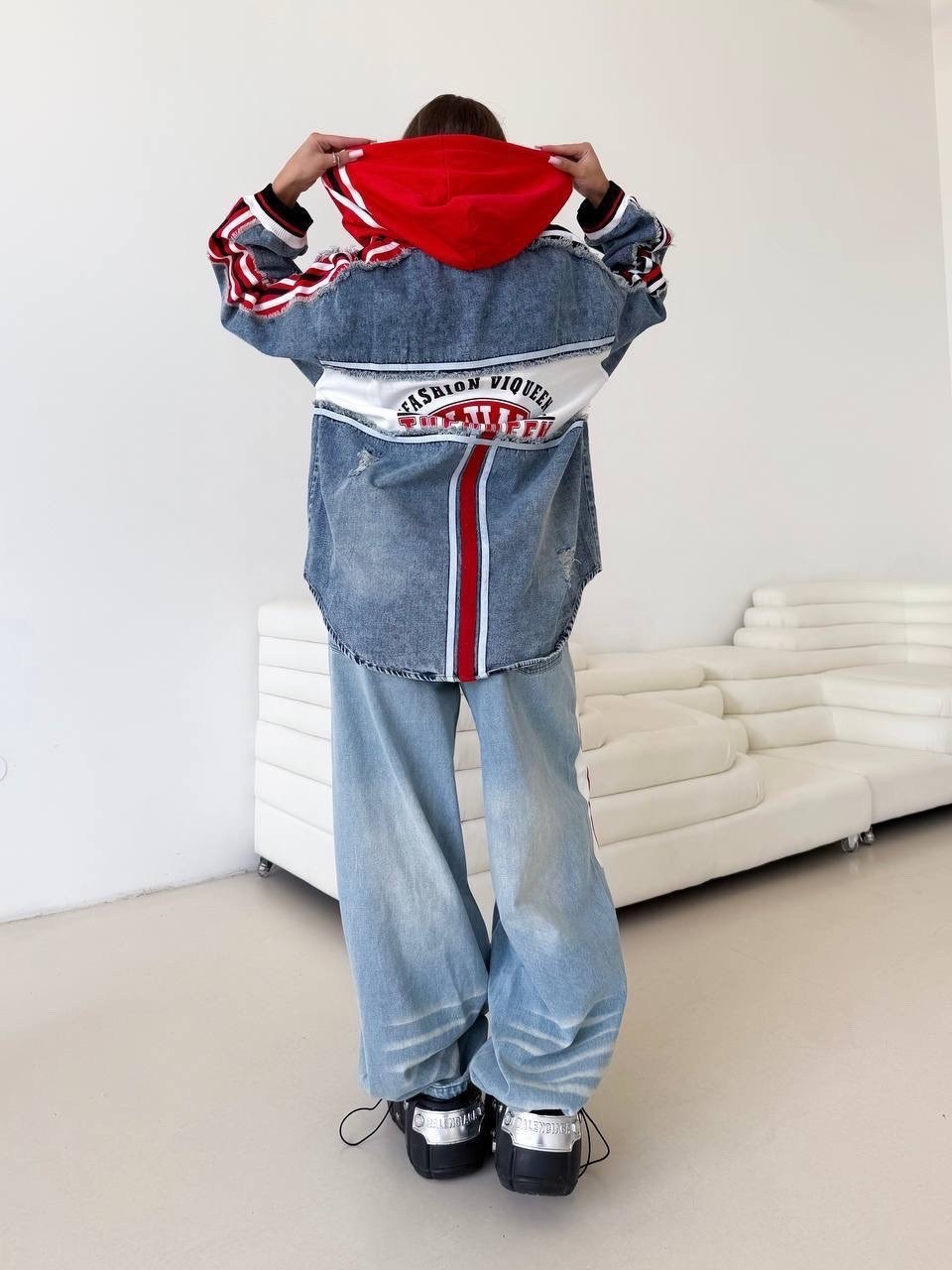 джинсы комбинированные,джинсы с лампасами,джинсы стильные,комбинированная джинсовка,женский костюм