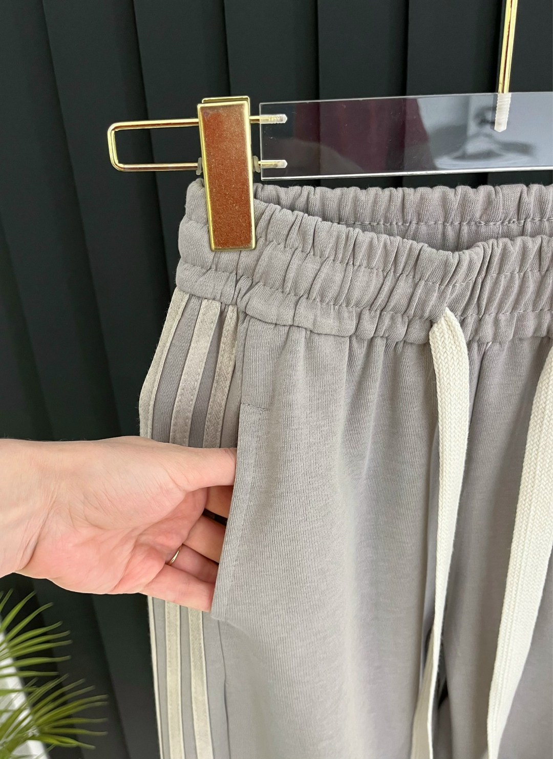 широкие брюки,брюки с широкими штанинами,спортивные брюки,прямые брюки,повседневные брюки