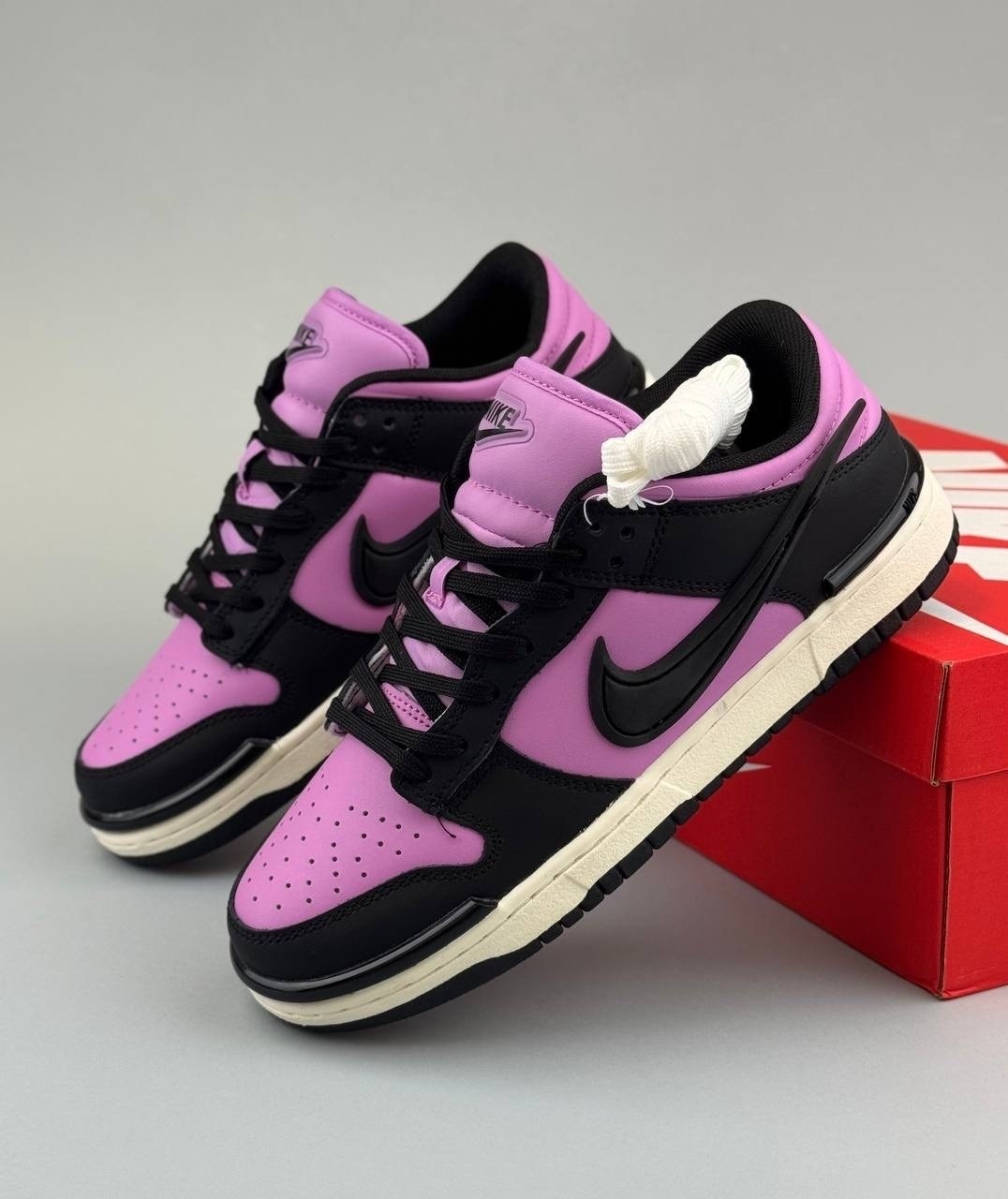 женские кроссовки nike dunk low,кроссовки nike dunk low twist,кастомизированные кроссовки nike dunk skateboard women's черный/розовый,nike dunk low,кроссовки nike dunk low
