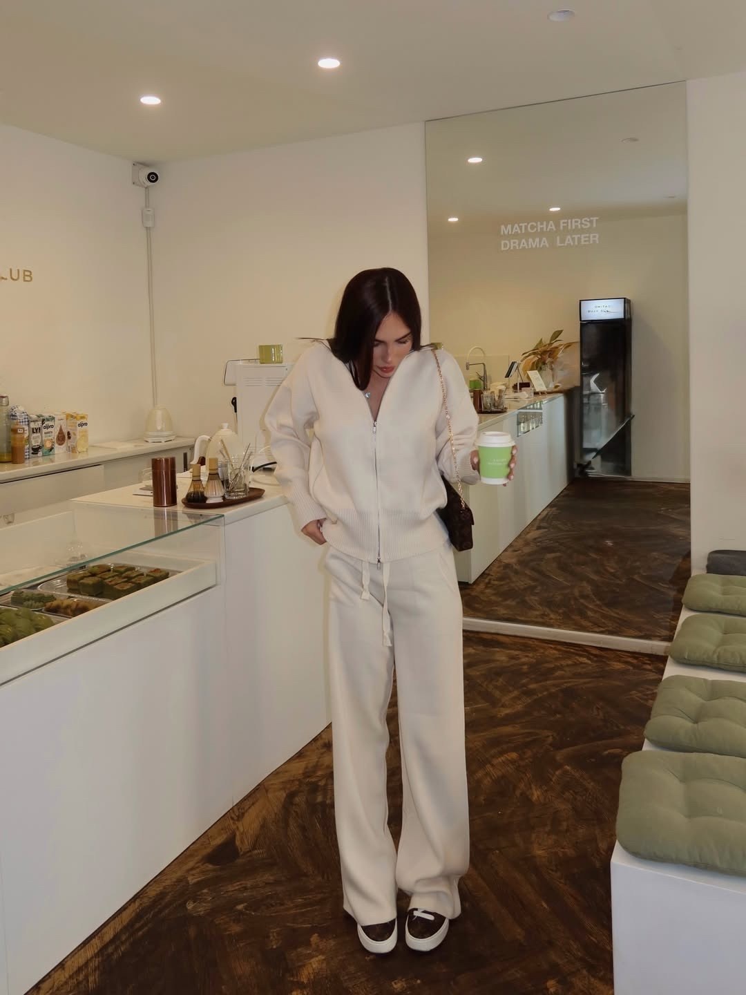 брючный костюм,трикотажные костюмы,костюм белый,повседневный костюм,женский костюм