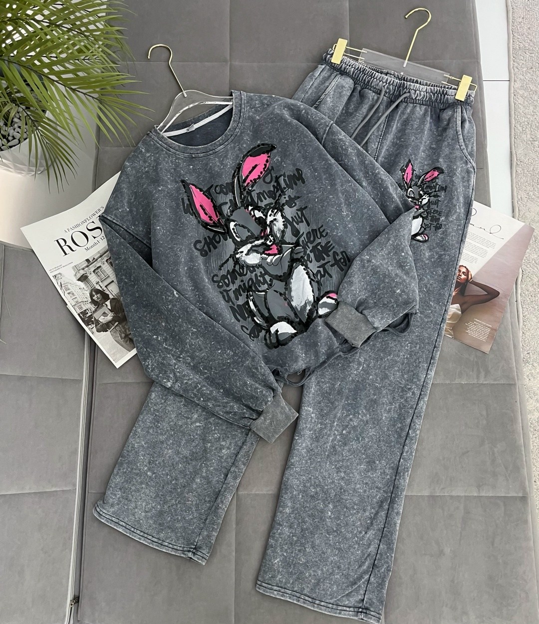 костюм стильный,свитшот дисней,костюм с принтом,костюм спортивный,женский костюм