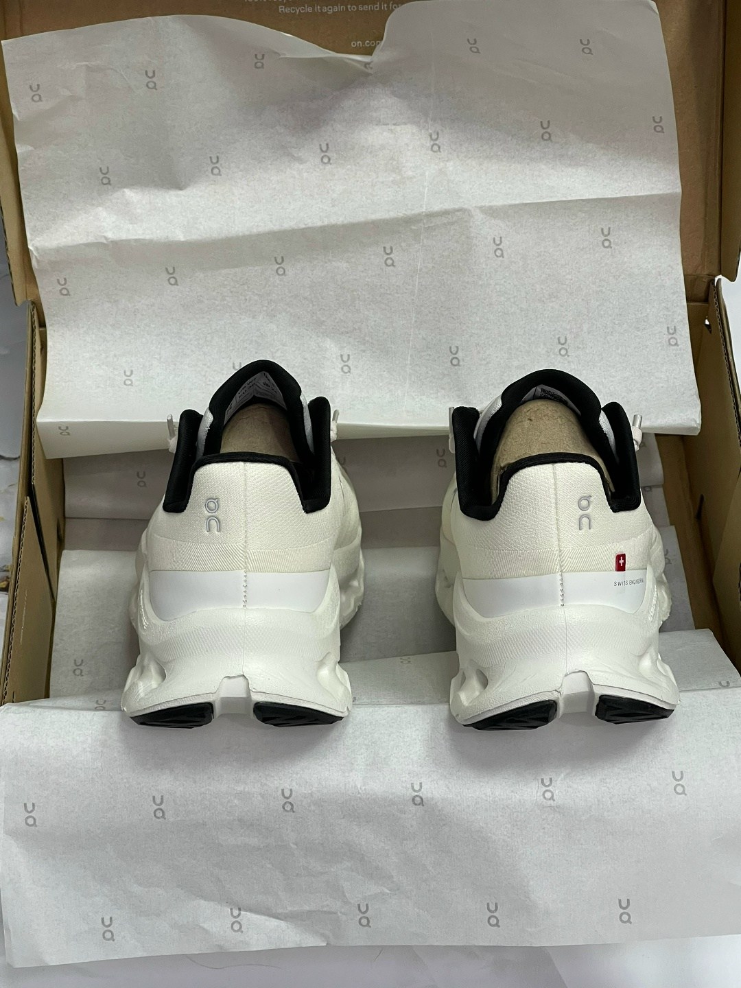 женские кроссовки,спортивные кроссовки,оригинальные кроссовки,кроссовки on,дышащие кроссовки