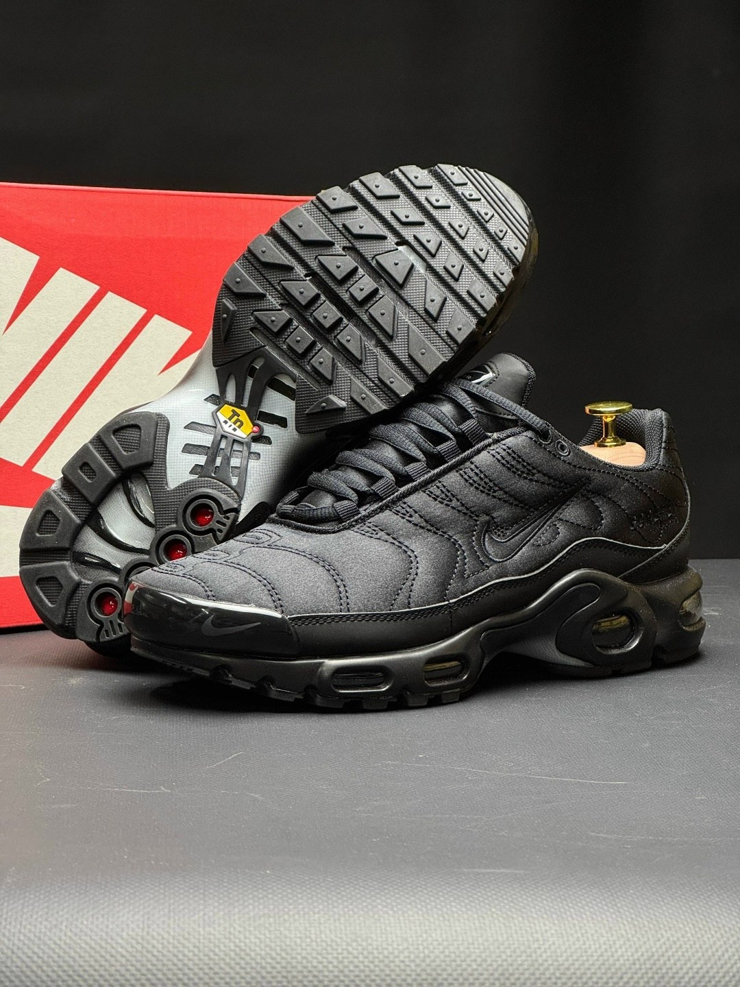 кроссовки nike air max tn plus,nike air max tn plus black,мужские кроссовки nike air max tn plus,nike air max plus tn,кроссовки