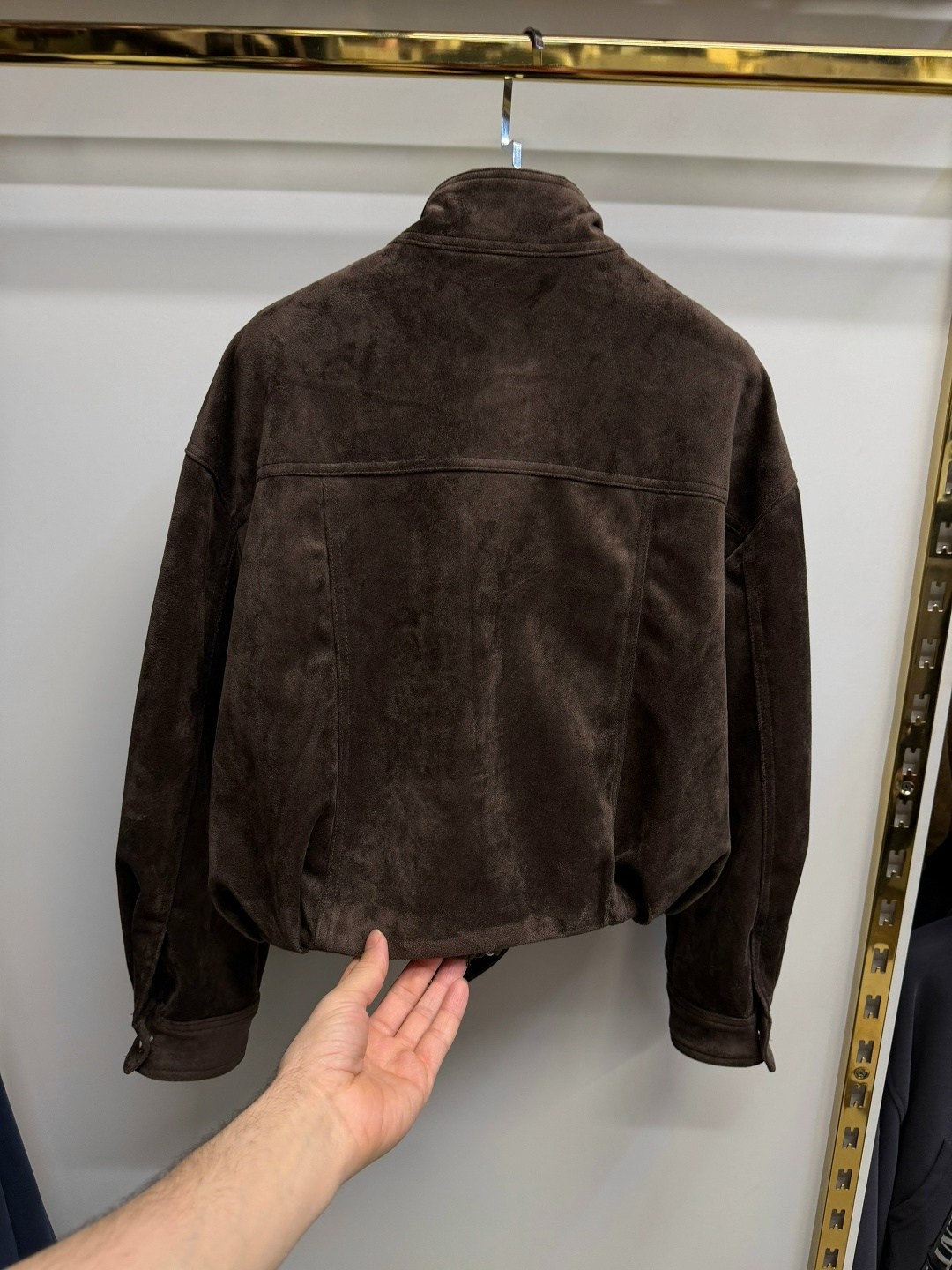 куртка из натуральной замши,замшевая куртка,женская замшевая куртка-бомбер из натуральной кожи,женская куртка бомбер из эко замши коричневого цвета,бомбер женский кожаный замшевый