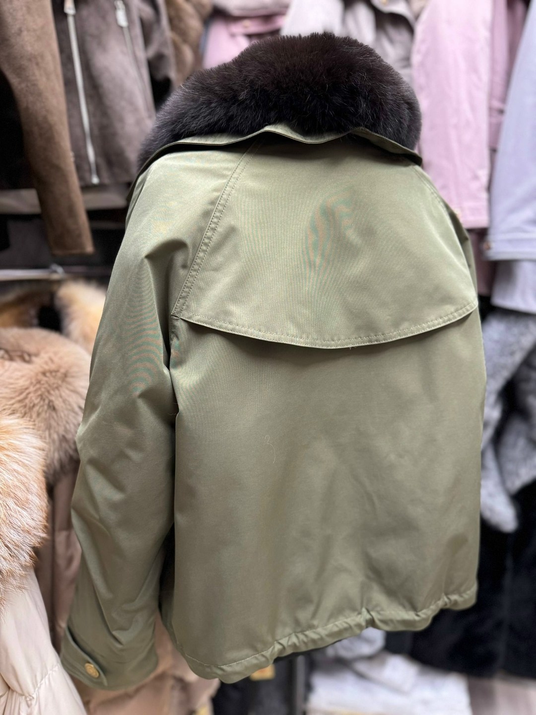 парка с меховым,женская парка,парка с лисьим мехом,женская парка натуральный мех,женская зимняя куртка