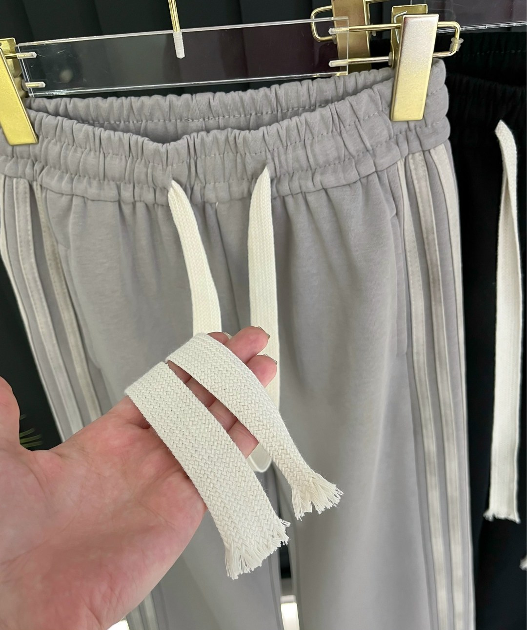 широкие брюки,брюки с широкими штанинами,спортивные брюки,прямые брюки,повседневные брюки